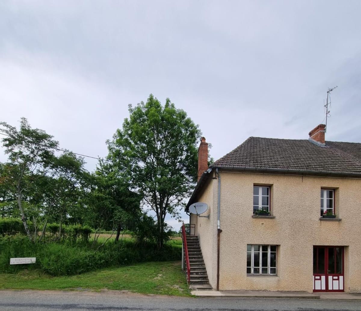 Le Montaurier Apartment Combrailles ภายนอก รูปภาพ
